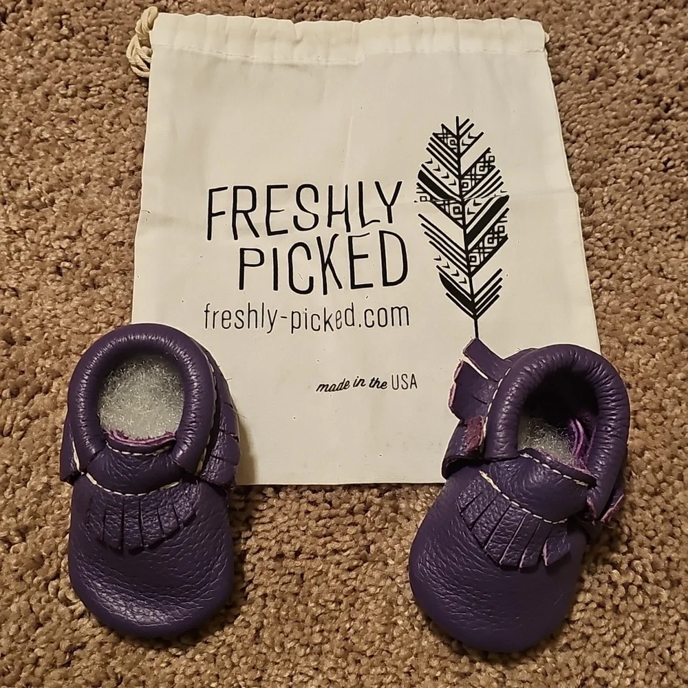 Freshly Picked Soft Leather Baby Moccasin Shoes Purple Size 2 6-12 M *K8*